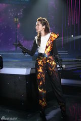 高清：深圳卫视跨年晚会 莫文蔚驯鹿装对决张佑赫