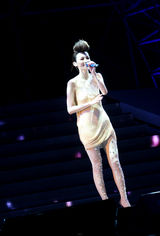 组图：范玮琪北京开唱群星捧场 孙燕姿助阵掀高潮