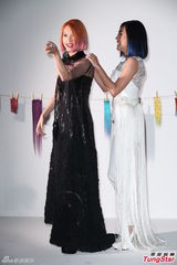 组图：小S杨丞琳同性暧昧 激情互摸挑逗尺度大