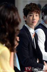 组图：韩团2AM暌违3年携新专辑回归举行发布会