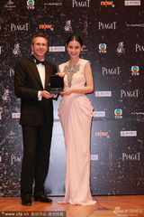 组图：张家辉Baby获最佳衣着 吐槽根本走不动路