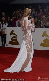 组图：帕里斯-希尔顿侧开透视白裙背腿及臀全裸