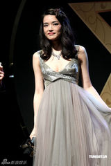 幻灯图集：舒淇低胸晚装亮相 美妙酥胸呼之欲出