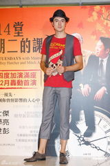 组图：Hebe外婆过世强忍悲痛 与ella到场支持舞台剧