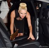 组图：海伦-弗拉纳甘黑线绑双乳弯腰露底