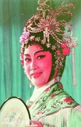 组图：粤剧大师红线女生前留影合集 优雅动人