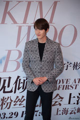 组图：金宇彬上海会粉丝 最想合作成龙章子怡