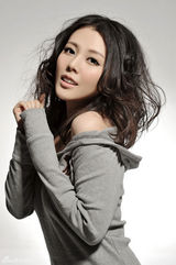 高清图：刘雨鑫拍清新写真 做冬日里的“夏季美人” 