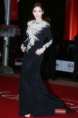 组图：南圭丽(南奎丽)紧致黑裙华贵展玲珑丰润身材