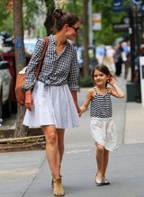 组图：阿汤嫂与苏瑞相当有爱母女装出行