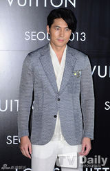 组图：少时Jessica秀美腿 崔智友长裙优雅