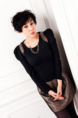 组图：谢紫彬甜美写真 表情生动卖萌