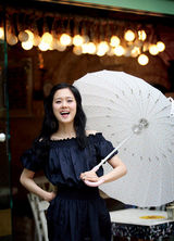 幻灯图集：张娜拉杂志照可爱玲珑 尽显小女人娇羞