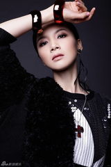 组图：徐立拍精美妆容大片 黑色衣着秀霸气