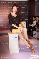 幻灯图：李彩华泰国买楼  Jessica C等名模走秀