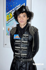 幻灯组图：众星古装亮相 现身“翡翠明珠耀马场”