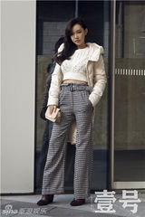 组图：童菲冬日街拍展清新干练双重魅力