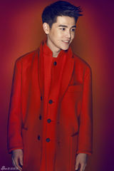 组图：孙坚红火开年写真 优质型男气宇不凡