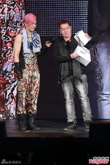 组图：罗志祥香港开唱 谭咏麟相挺当和事佬