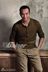 组图：黄觉酷帅写真变身摩托发烧友