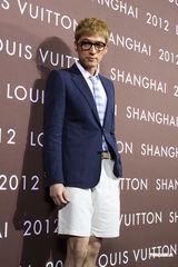 组图：范冰冰野猫造型出席活动 巩俐黑裙保守