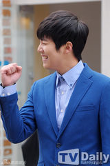 组图：探班《百年的新娘》 洪基杨真诚秀甜蜜