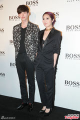 高清图：李钟硕与杨千嬅同台 赞金秀贤演技好