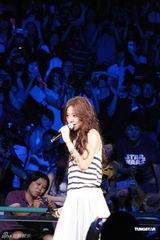 组图：陈綺贞小巨蛋开唱 脚踏车上场展独特摇滚风