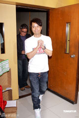 组图：香港演艺界为赈灾录歌 郑秀文已探访灾区