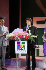 组图：孟京辉获世博贡献奖 邀詹瑞文搞怪爆笑全场