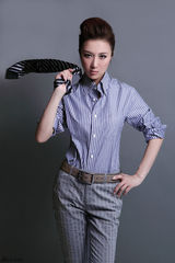 组图：李依晓再尝中性风 双面的我才真实