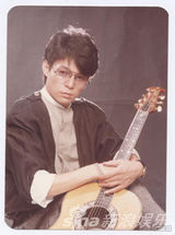 组图：姜育恒老照片曝光 文艺忧郁书卷气十足