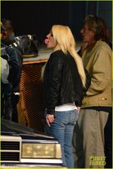 组图：布兰妮MV花絮曝光 穿男友外套显臃肿