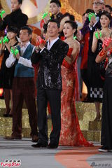 组图：无线45周年台庆群星荟萃 黎耀祥获奖陈豪反串