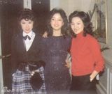 组图：邓丽君与好友珍贵合影 青霞热吻成龙搂肩