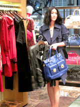 组图：IT GIRL陈燃后台换装 诠释时尚理念