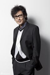 组图：吴秀波最新写真曝光 诠释别样潮男走休闲风