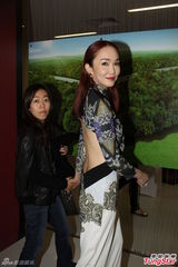 组图：关之琳矢口否认将嫁 众星争艳露胸秀腿