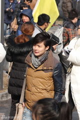 组图：北影放榜日最美工作人员与考生竞艳