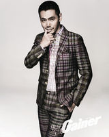 组图：邵兵全新大片型男与萌犬共舞