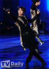 组图：EXO与2PM等唱响亚洲音乐节劲歌热舞