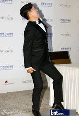 组图：韩笑星洪禄基大婚 SM娱乐家族总动员祝贺