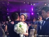 组图:关颖婚礼照爆乳出镜 伴娘团美艳