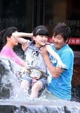 组图：43岁孙楠12岁女儿近照曝光 嘟嘟脸可爱