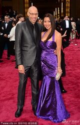 组图：86届奥斯卡红毯星光闪耀 高贵与奇葩并存