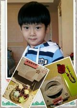 组图：孟庭苇5岁爱子搞怪帅气爱亲亲