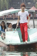 组图：新小虎队候选成员北上环保 不慎落水有惊无险