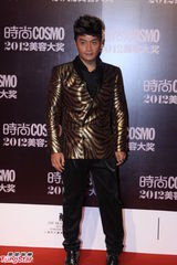 组图：孙俪倪妮低胸红装 李宇春金喜善惹注目