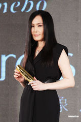 组图：江蕙预告将会退休 闻故乡支持泪眼道歉