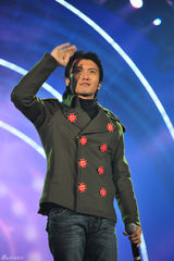 高清组图：巨星云集慈善中华行 陈小春婚后首献唱